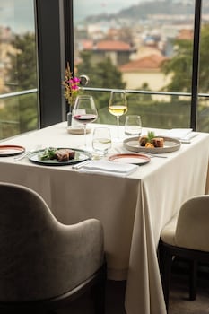 tomtom suites special class