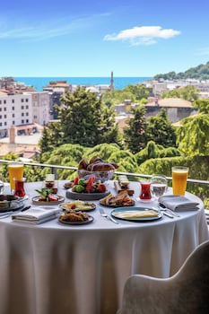 tomtom suites special class