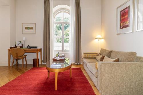 tomtom suites special class