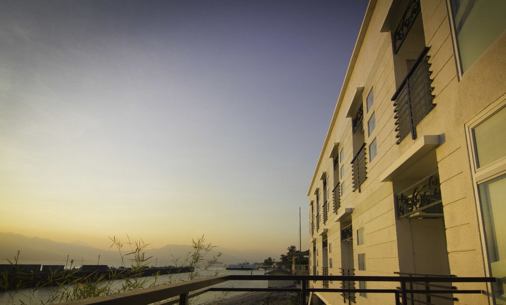 the reef hotel and residences