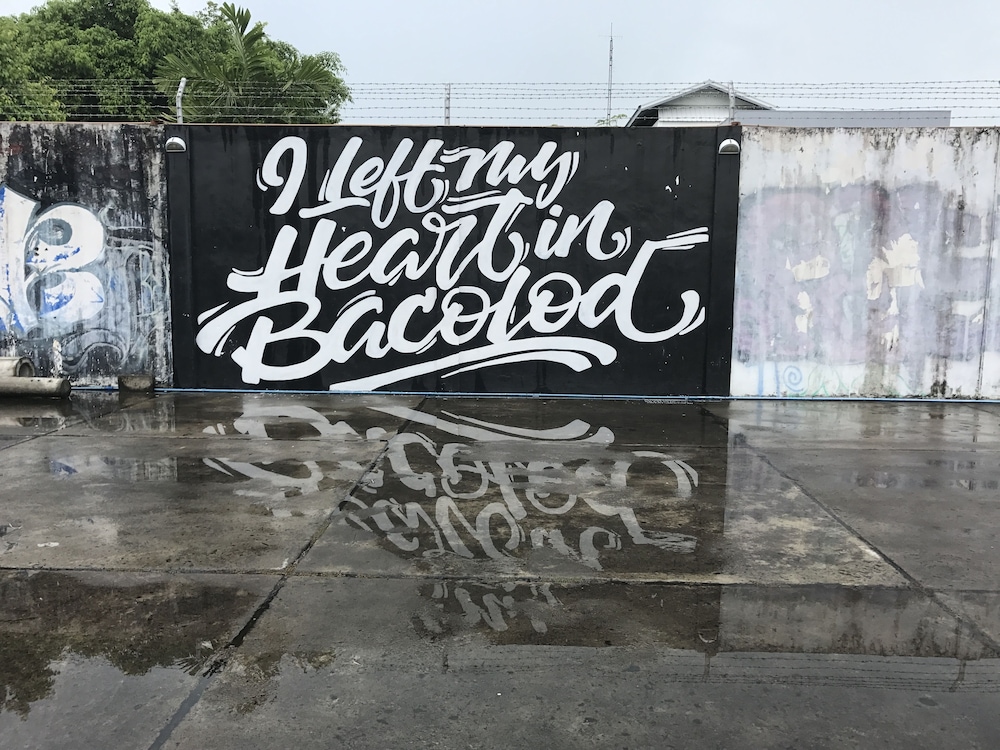 hometown hotel bacolod lacson