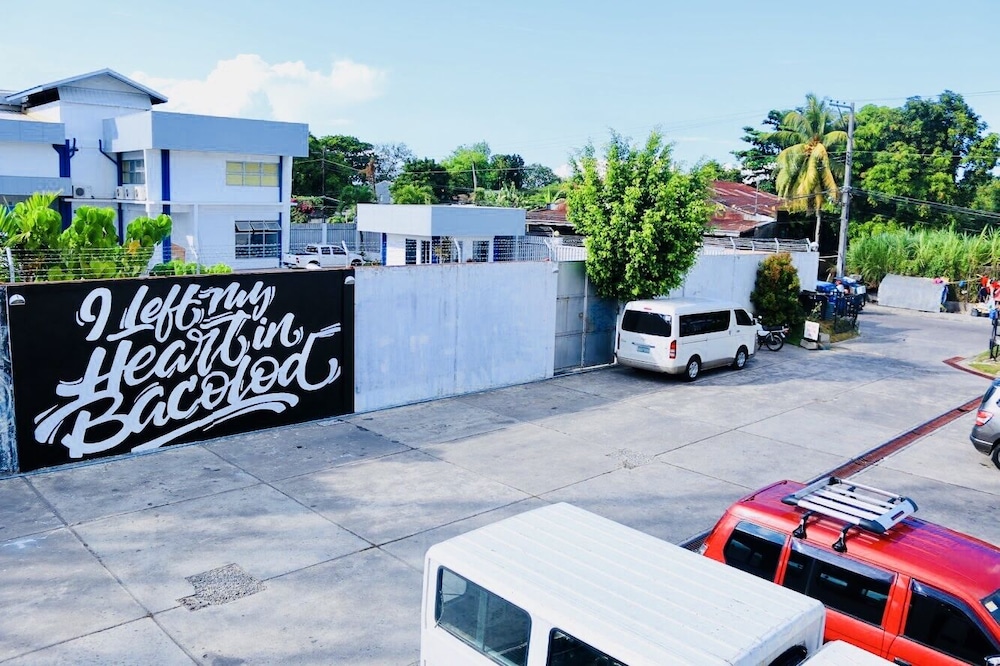 hometown hotel bacolod lacson