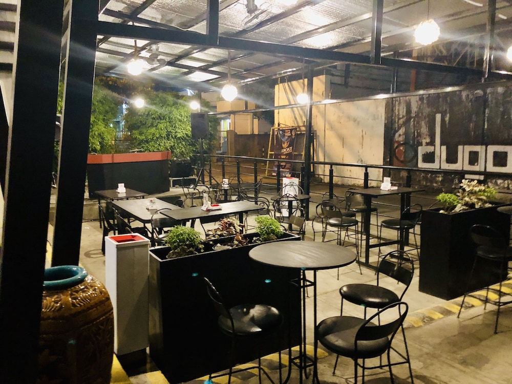 hometown hotel bacolod lacson