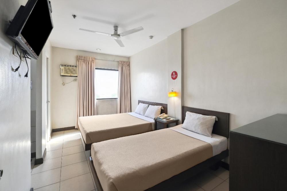 governor forbes inn manila city center