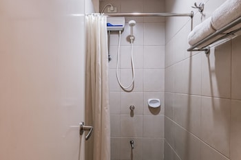 governor forbes inn manila city center