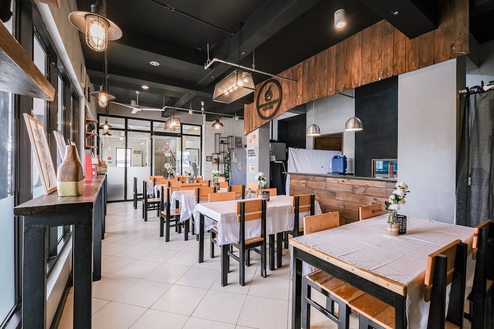 governor forbes inn manila city center