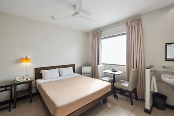 governor forbes inn manila city center