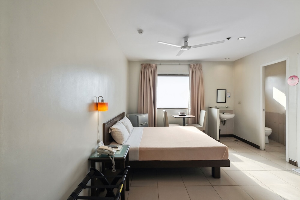 governor forbes inn manila city center