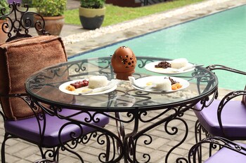 the purple tree bed and breakfast