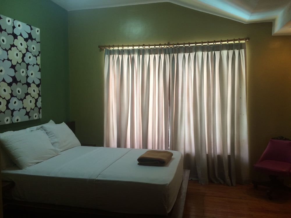 the purple tree bed and breakfast