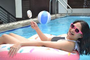 the purple tree bed and breakfast