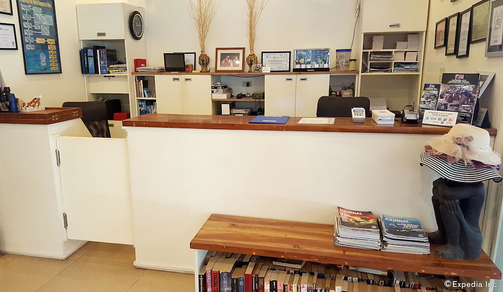 mikes dauin beach resort