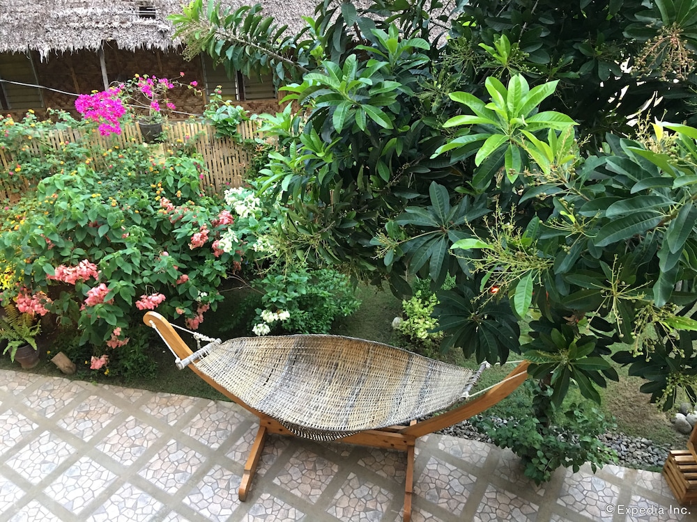 captains lodge and bar