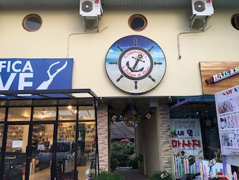 captains lodge and bar