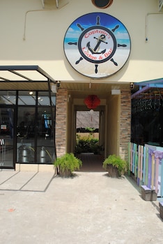 captains lodge and bar