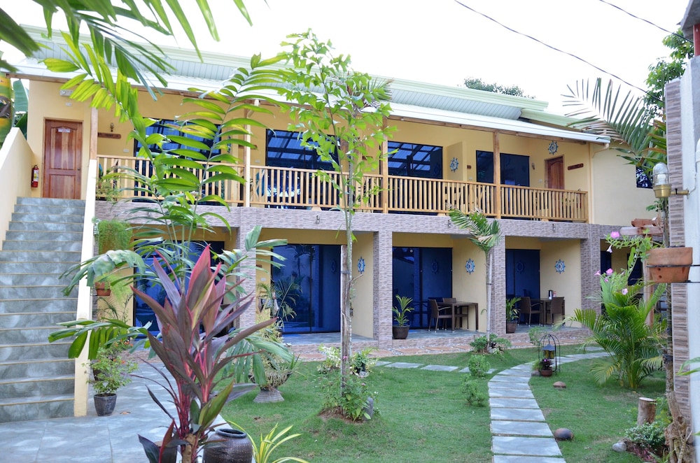 captains lodge and bar