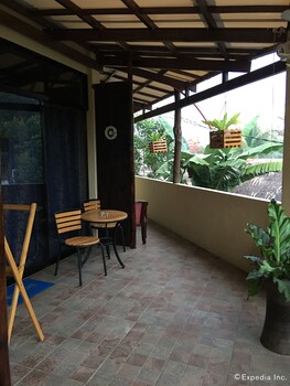 captains lodge and bar