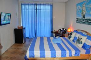 captains lodge and bar