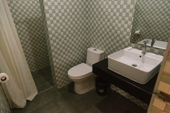 the royale house travel inn and dormitel