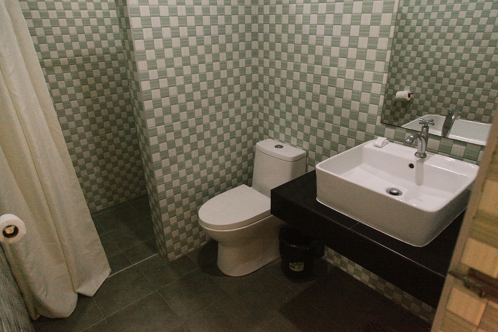 the royale house travel inn and dormitel