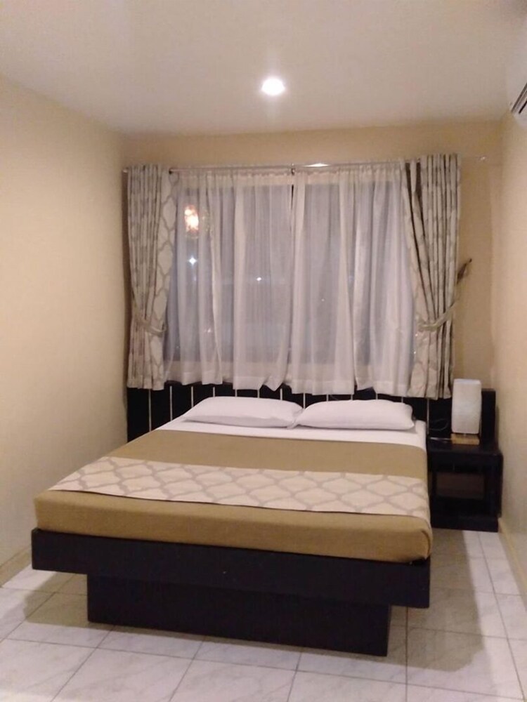 the royale house travel inn and dormitel
