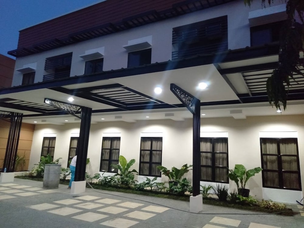 the royale house travel inn and dormitel
