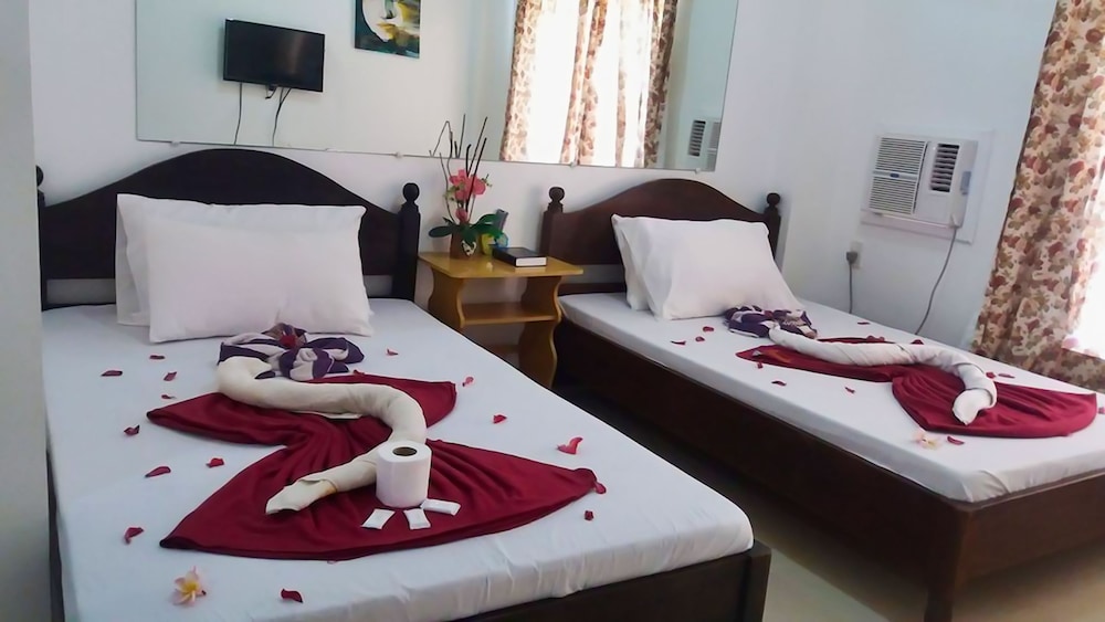 pagudpud rinnovati beach resort