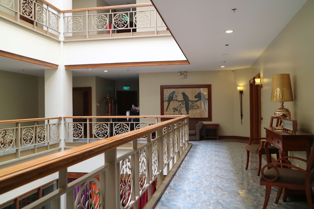 paragon hotel and suites