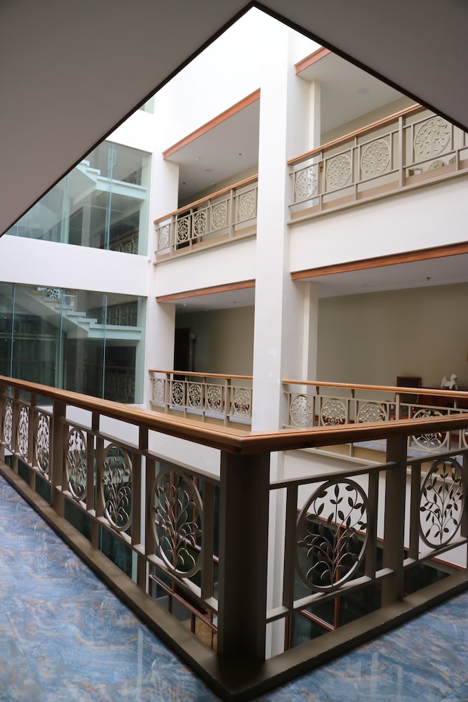 paragon hotel and suites