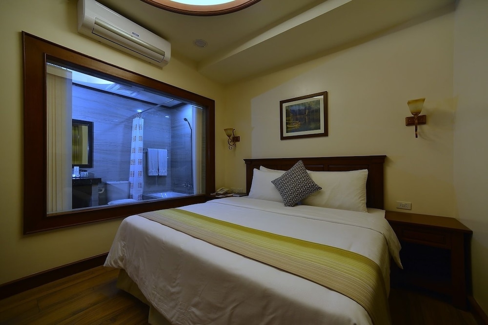 paragon hotel and suites