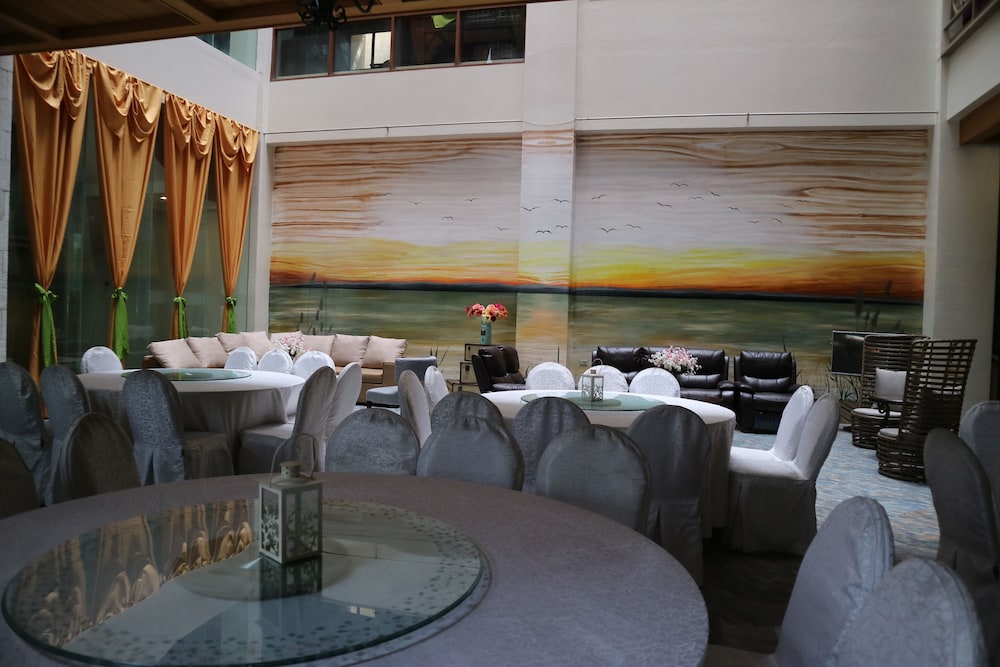 paragon hotel and suites