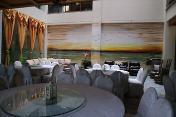 paragon hotel and suites