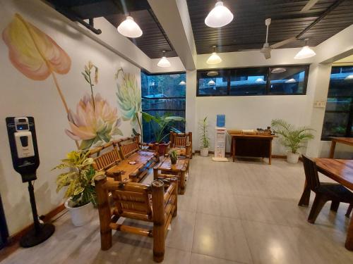 acacia garden inn