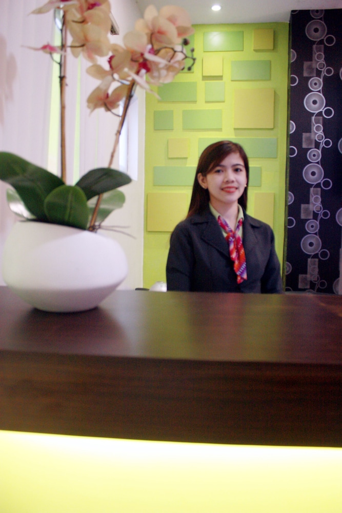 fredericks apartelle