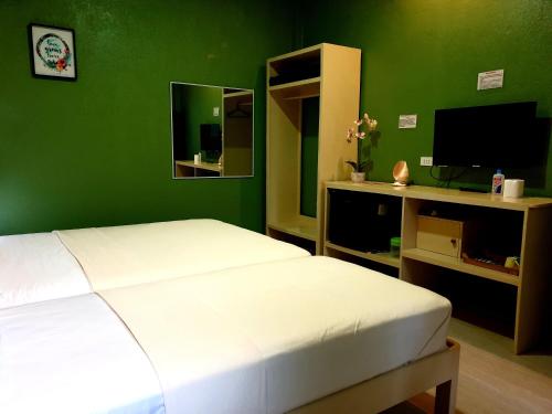 Zen Rooms Mj's Residences Moalboal,,2 star