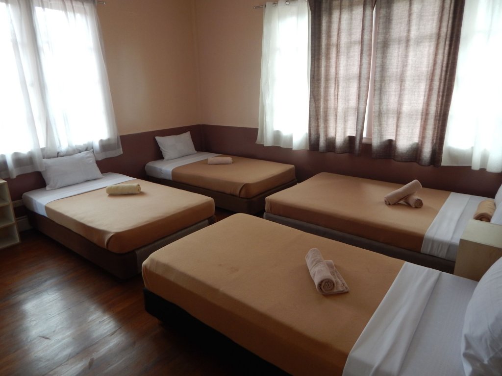 Old Orangewood Bed & Breakfast,Ifugao Woodcarvers Village>>Baguio,3 star