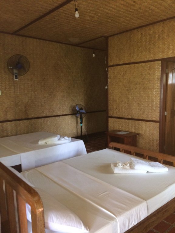 Las Cabanas Beach Resort,El Nido>>Coron,3 star