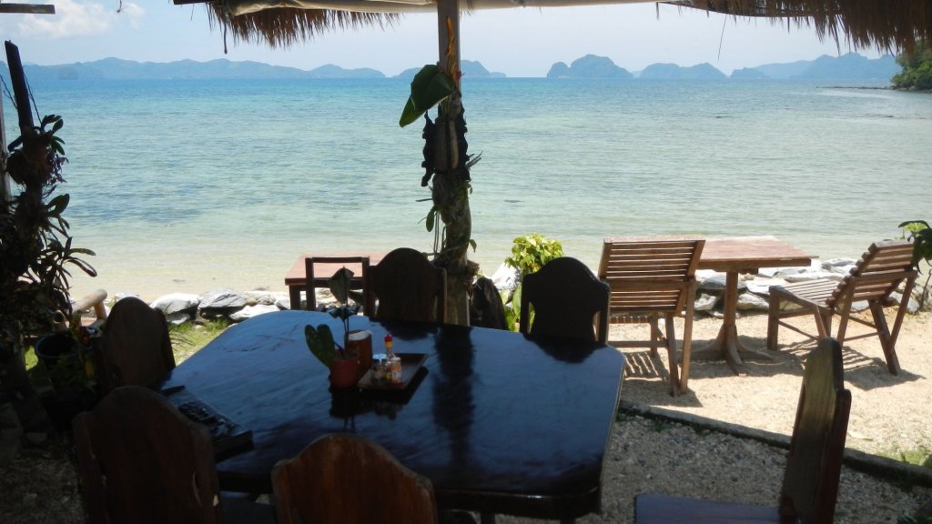 Las Cabanas Beach Resort,El Nido>>Coron,3 star