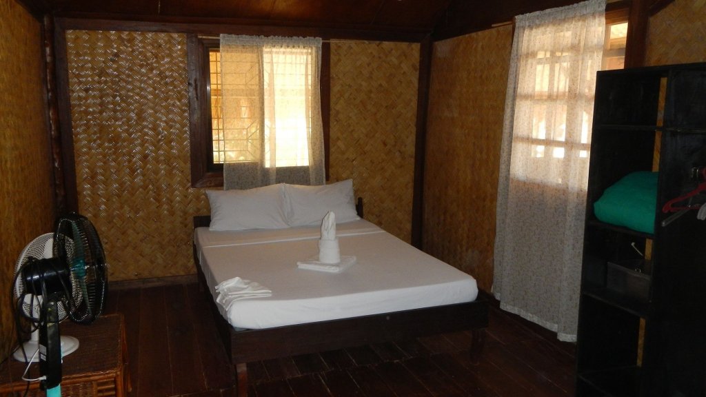 Las Cabanas Beach Resort,El Nido>>Coron,3 star