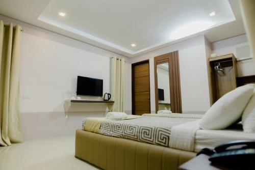 the horizon suites and arcade