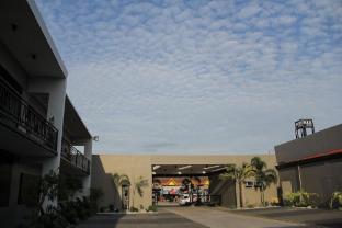 the horizon suites and arcade