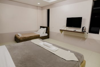 the horizon suites and arcade