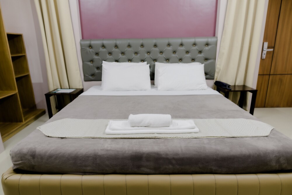 the horizon suites and arcade