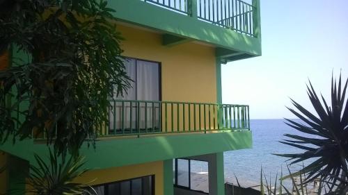 meaco hotel anilao