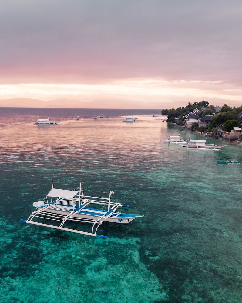 pescadores suites moalboal