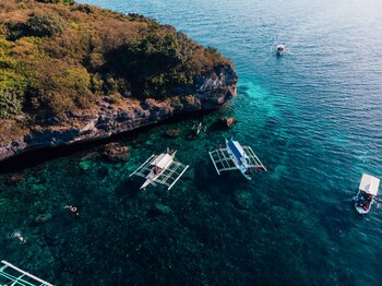 pescadores suites moalboal