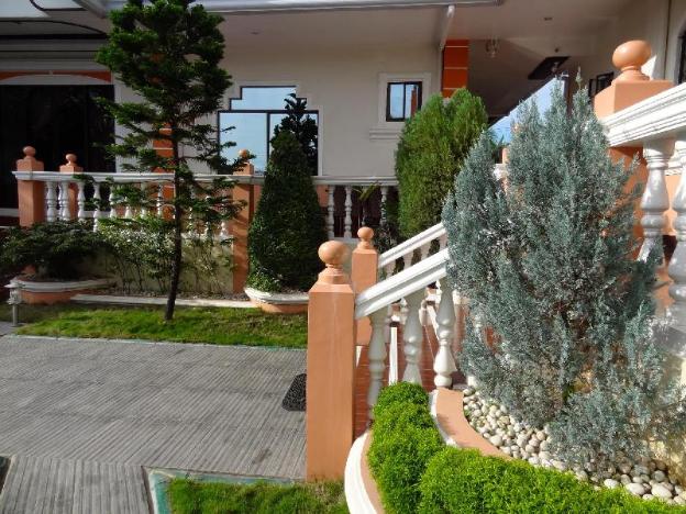 the executive villa inn and suites