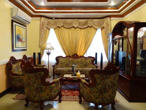 the executive villa inn and suites
