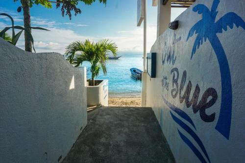 Out Of The Blue Resort,Mindoro>>Maricaban Island,4 star