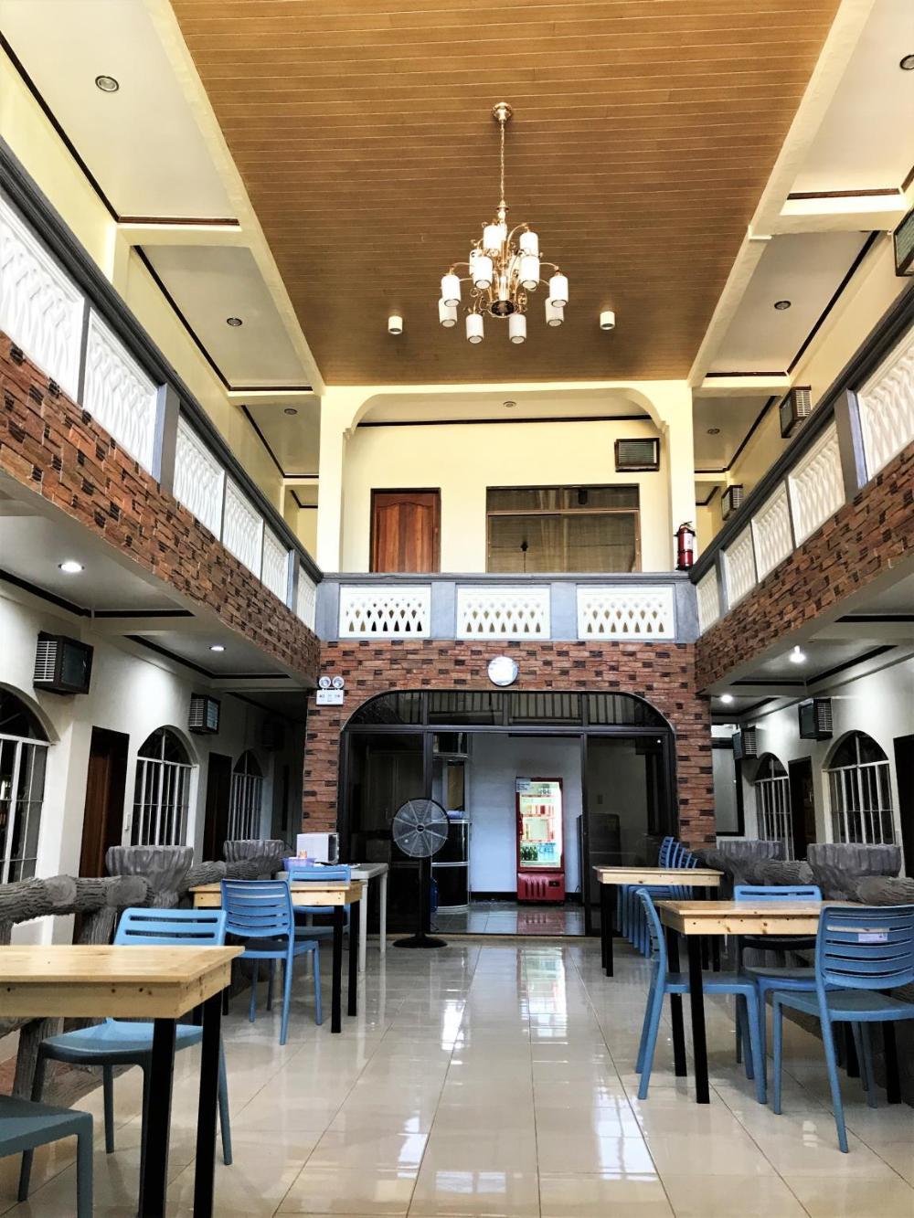 mackys hidden inn